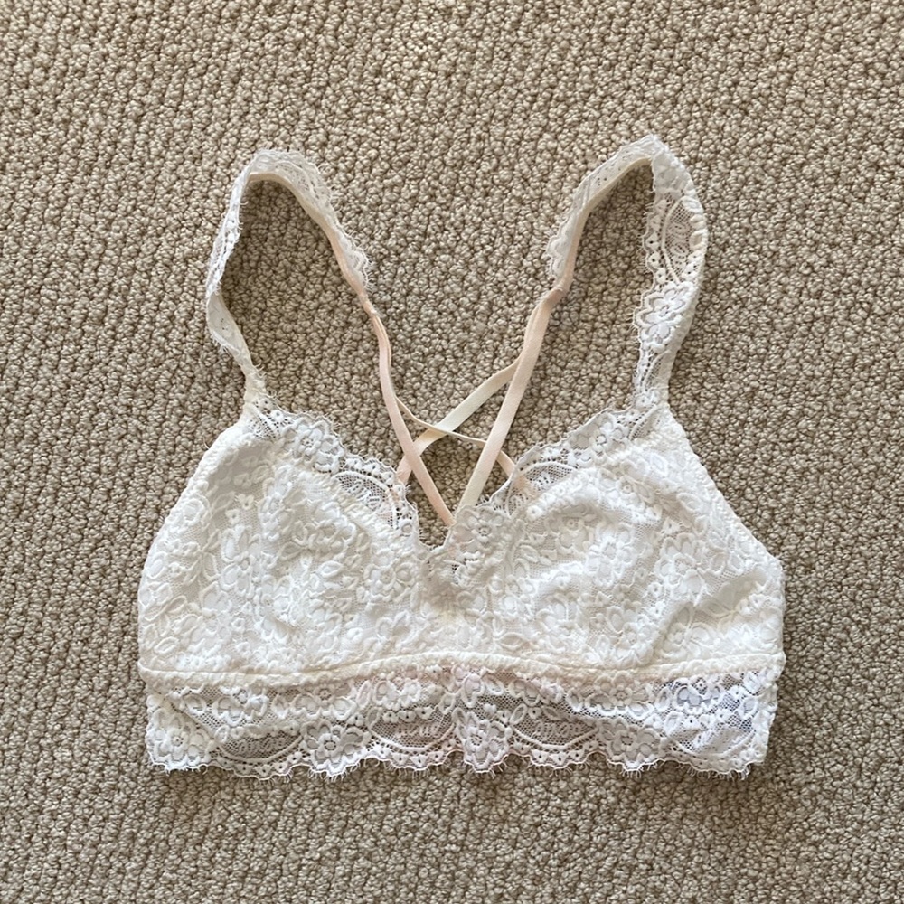 Aerie Lace Cream Bralette Size Medium Bra Light Support Unpadded Feminine EUC